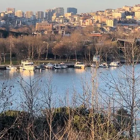 Deluxe Golden Horn Apartman *